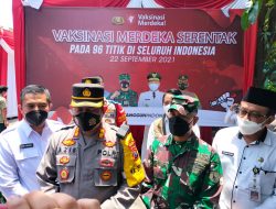 Kapolres Gresik AKBP Mochamad Nur Azis Gelar Serbuan Vaksinasi Pelajar di SMP Negeri 1 Kebomas