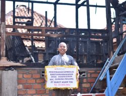 Nasrun Umar Sampaikan Santunan PTBA untuk Korban Kebakaran