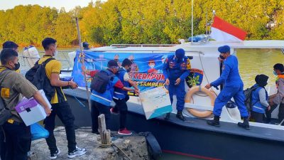Percepat Herd Immunity, Satpolairud Polres Sampang Kawal 2000 Dosis Vaksin Ke Pulau Mandangin Sampang