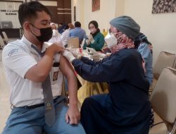 Kangen Sekolah, 720 Pelajar Di Suntik Vaksin Covid 19″