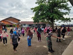 Satgas Pamrahwan Yonif Raider Khusus 732/Banau Senam Bersama Masyarakat