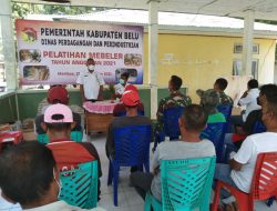 Satgas Pamtas Yonif 742/SWY Berikan Pelatihan Mebeler