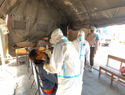Polsek KP3 Tano Lakukan Swab Antigen Kepada Warga Hendak Menyeberang Ke Lombok