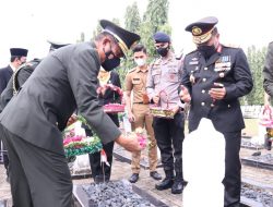 Sambut HUT TNI Pangdam II Sriwijaya-Kapolda Sumsel Ziara di TMP Kesatria Ksetra Siguntang