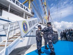 Tiba di Etape-11 Cilacap, Taruna AAL Satlat KJK KRI Bima Suci Disambut Meriah