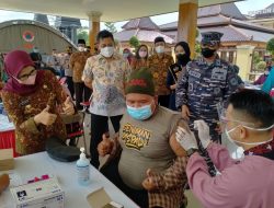 Hari Pertama, Warga Blitar Raya Antusias Ikuti Vaksinasi