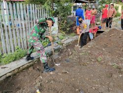 Budayakan Gotong Royong, Bhabinkamtibmas Desa Rasabou Kabupaten Dompu Turut Bantu Warga Binaan Bersihkan Lingkungan