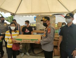 Kapolresta Mataram Bersama Walikota Mataram Menyerahkan Hadiah Secara Simbolis Kepada Pemenang Undian Vaksin Berhadiah