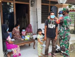 Komsos Dengan Warga Binaan, Serda Wayan Sutrisno Bagikan Masker