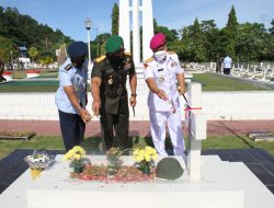 Danrem 172/PWY Pimpin Ziarah Peringati HUT Ke-76 TNI