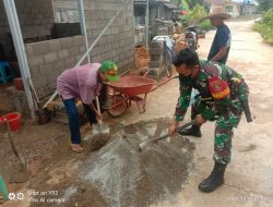 Pelopori Gotong Royong,Babinsa Bangun Pos Kampling