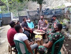 Bhabinkamtibmas Desa Tamekan Sambang Rumah Warga, Beri Himbauan Kamtibmas dan Prokes Covid-19