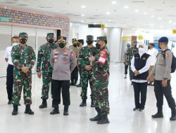 Panglima TNI, Kapolri dan KSAL cek Serbuan Vaksinasi di Terminal 2 Juanda Surabaya