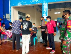 Tak Kenal Lelah Babinsa Turi Kembali Bagikan Masker