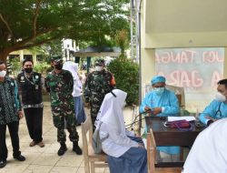 Kodim 1002/HST Gelar Serbuan Vaksin di SMA Negeri 1 Barabai