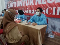 Masyarakat Berbondong Bondong Ikut Vaksin