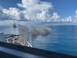 Puluhan Butir Peluru Meriam KRI Diponegoro-365 Hancurkan Kapal Musuh