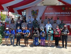22 Tahun Pengabdian, AKABRI 1999 Peduli Gelar Vaksinasi dan Bagikan Paket Sembako