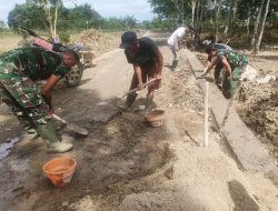TMMD Kodim HST Buat Pondasi Penyangga Jalan