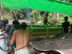 Ringankan Beban Duka Warga, Anggota Satgas Yonif 144/JY Bantu Pemakaman