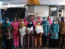 Bhayangkari dan PKK Mataram Bersatu Ringankan Beban Masyarakat