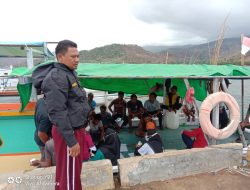 Perairan Langgudu Jadi Saksi, Tim Vaksinator Layani Nelayan di atas Perahu Motor
