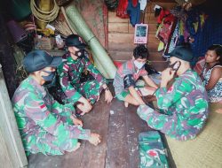Anggota Satgas Yonif 144/JY Lakukan Pengobatan Gratis ke Rumah Warga Perbatasan