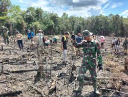 Lestarikan Budaya Dayak, Satgas Yonif 144/JY Nugal Padi