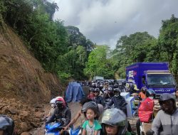 Diguyur Hujan Lebat, Jalur Pusuk Kembali Longsor