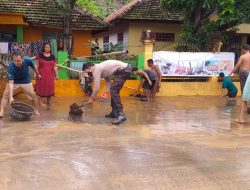 Polres Bima Kota Bantu Bersihkan Sisa Banjir