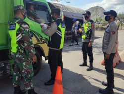 Petugas Gabungan TNI-Polri Lakukan Pemeriksaan di Posko Imbangan Mandalika Rinjani 2021 Menuju WSBK Kawasan Pelabuhan Laut Tano