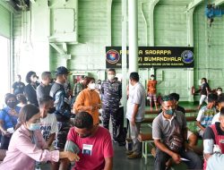 Hari Kedua di Rote, TNI AL Lantamal VII Masih Menggelar Serbuan Vaksinasi Maritim