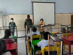 Serma Yudhi, Cegah Penyebaran Covid -19 di  SDN-SMP Widya Wacana