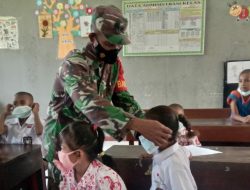 Babinsa Warmare Kodim 1801/Manokwari Pantau prokes di Sekolah wilayah Binaannya