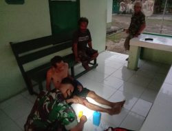 Jatuh Dari Kendaraan Bermotor, Satgas Pamtas Yonif Mekanis 643/Wns Bantu Obati Warga Perbatasan