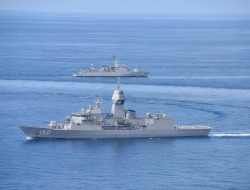 Dua Kapal Perang TNI AL Berhadapan Dengan Kapal Perang Australia di Laut Jawa