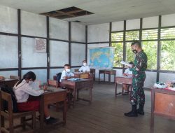 Cerdaskan Anak Bangsa Prada Adi Wijaya Ajar IPS di SDN 02