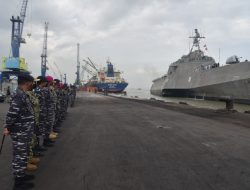 Jelang Fase Laut Latma CARAT 2021, Kapal Perang USS Jackson Tiba di Surabaya