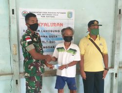 Satgas Yonif 144/JY Dampingi Penyaluran BLT-DD di Perbatasan