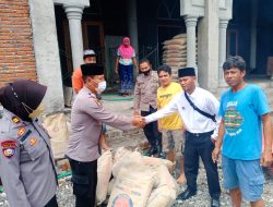 Polsek Kopang Memberikan Sumbangan Material Semen Untuk Pembangunan Masjid Di Montong Gamang