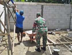Babinsa Ngrombo Bersama Rakyat Kompak Bangun Rumah Warga