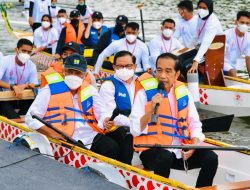 Naik Perahu, Presiden Jokowi Resmikan Bendungan Ladongi di Kolaka Timur