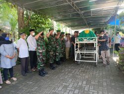 Beri Penghormatan Terakhir, PLH Danramil 15/Moyudan Dan Anggota Hadiri Persemayaman Veteran