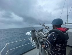 KRI Malahayati 362 Terjang Ombak Amankan Perbatasan