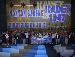 Gelar Nonton Bareng Kadet 1947, Danlanud Ajak Para Fighters Lanud Iswahjudi