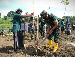 Peduli Lingkungan, Korem 071/Wijayakusuma bersama Komponen Masyarakat Tanam Pohon untuk Penghijauan