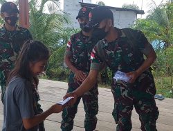 Bagikan 100 Masker Anggota Satgas Yonif 144/JY di Gereja Katolik ST Yohanes Perbatasan