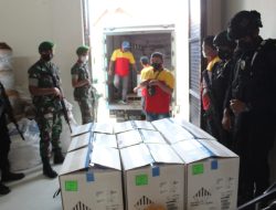 Petugas Gabungan Kembali Kawal Kedatangan Vaksin Jenis Pfizer di Palangka Raya