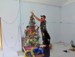 Sambut Natal, Satgas Pamtas Yonif Mekanis 643/Wns Bantu Dekorasi Gereja