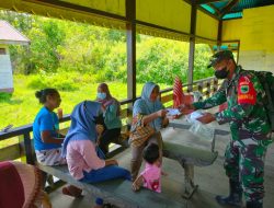 Babinsa Kodim Sorong Ikut Cegah Penyebaran Covid-19